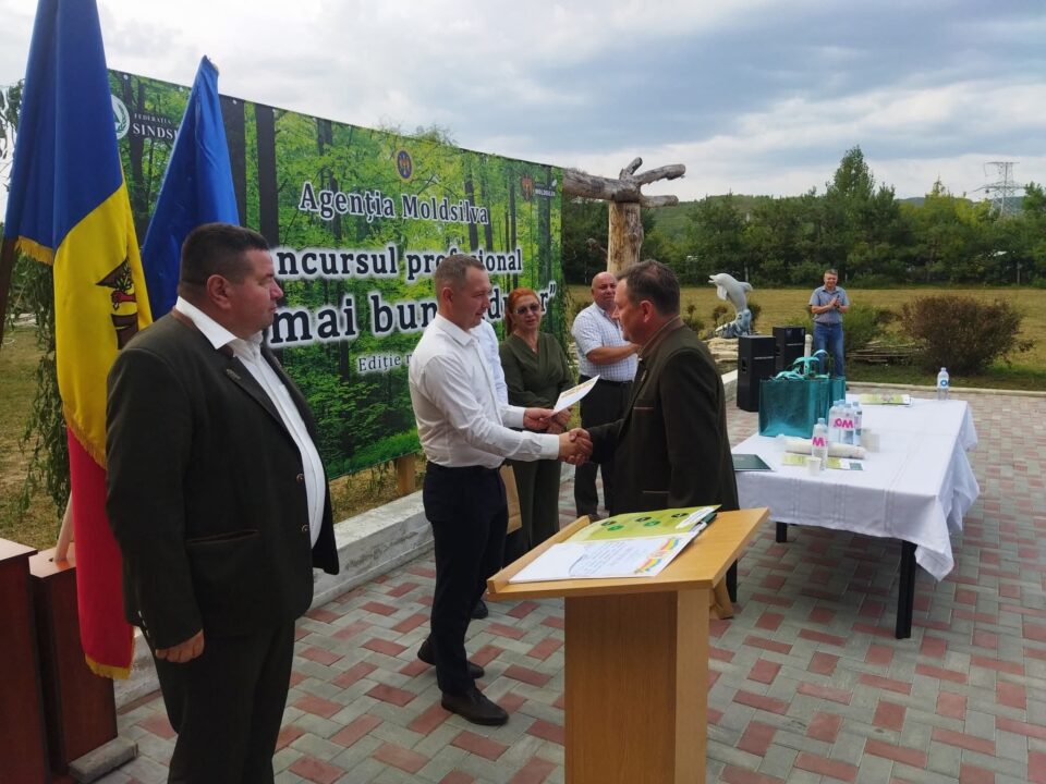 Cristian Hrehorciuc, reprezentantul Direcției Silvice Suceava, la concursul profesional ”Cel mai bun pădurar”, organizat de Agenția ”Moldsilva” din Republica Moldova