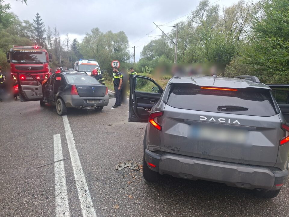 Accident mortal la Păltinoasa, după ce două Dacii s-au ciocnit violent