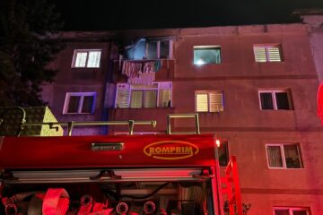 Incendiu într-un balcon al unui apartament de la etajul patru dintr-un bloc din cartierul Burdujeni