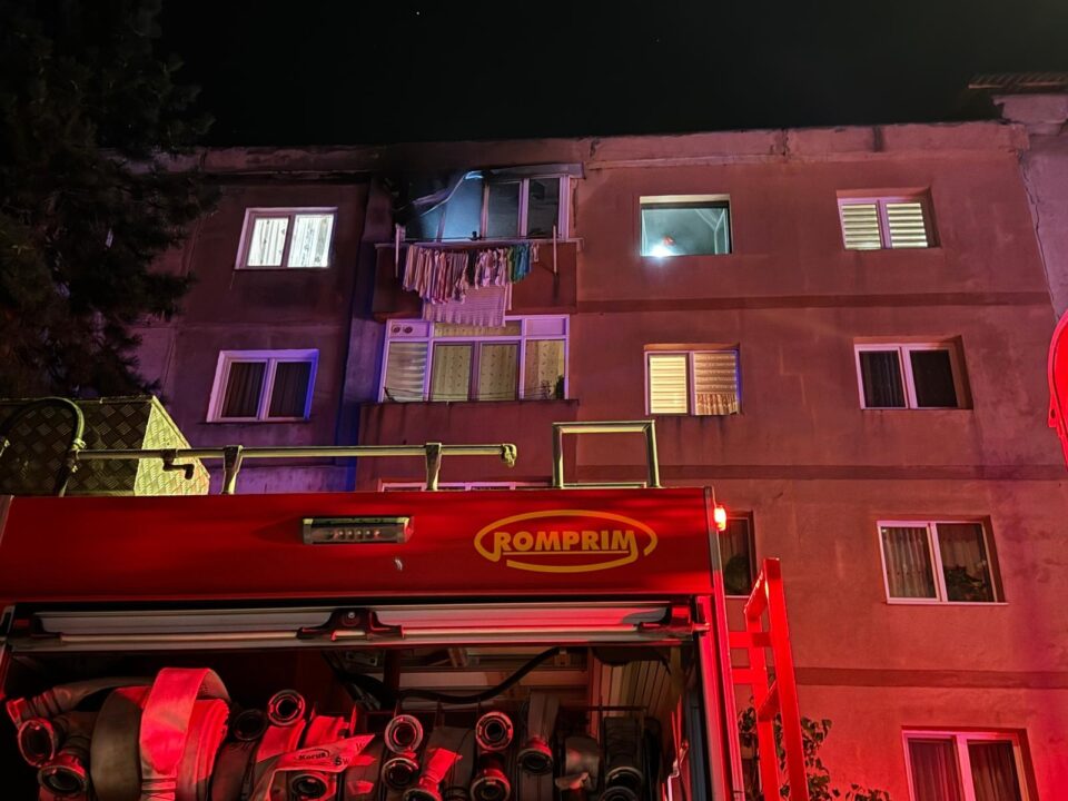 Incendiu într-un balcon al unui apartament de la etajul patru dintr-un bloc din cartierul Burdujeni