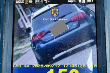 Tânăr de 23 de ani, înregistrat de radar cu 152 de km/h în localitate, pe o porțiune pe care circulau și copii