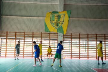 Vicepreședintele CJ Suceava, alături de primarul din Pătrăuți la inaugurarea Sălii Sporturilor și premierea „cuplurilor de aur”