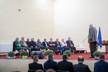 Vicepreședintele CJ Suceava, alături de primarul din Pătrăuți la inaugurarea Sălii Sporturilor și premierea „cuplurilor de aur”