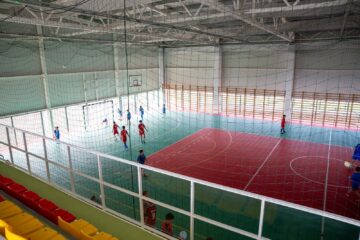 Vicepreședintele CJ Suceava, alături de primarul din Pătrăuți la inaugurarea Sălii Sporturilor și premierea „cuplurilor de aur”
