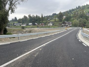 Primăria Vatra Moldoviței a finalizat modernizarea a trei drumuri și construcția a două poduri în satul Paltinu