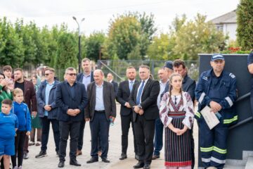 Vicepreședintele CJ Suceava, alături de primarul din Pătrăuți la inaugurarea Sălii Sporturilor și premierea „cuplurilor de aur”