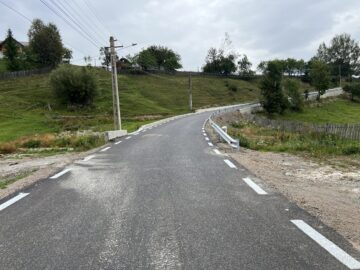 Primăria Vatra Moldoviței a finalizat modernizarea a trei drumuri și construcția a două poduri în satul Paltinu