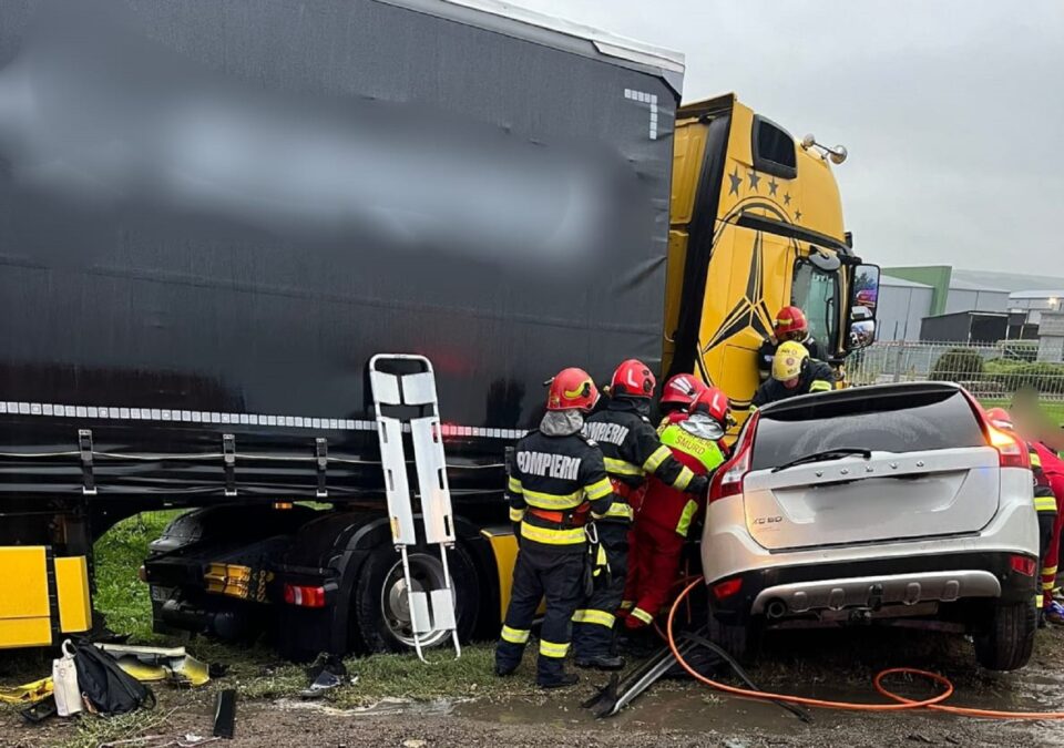 Două dintre cele trei surori rănite luni de un autotren sunt în stare extrem de gravă