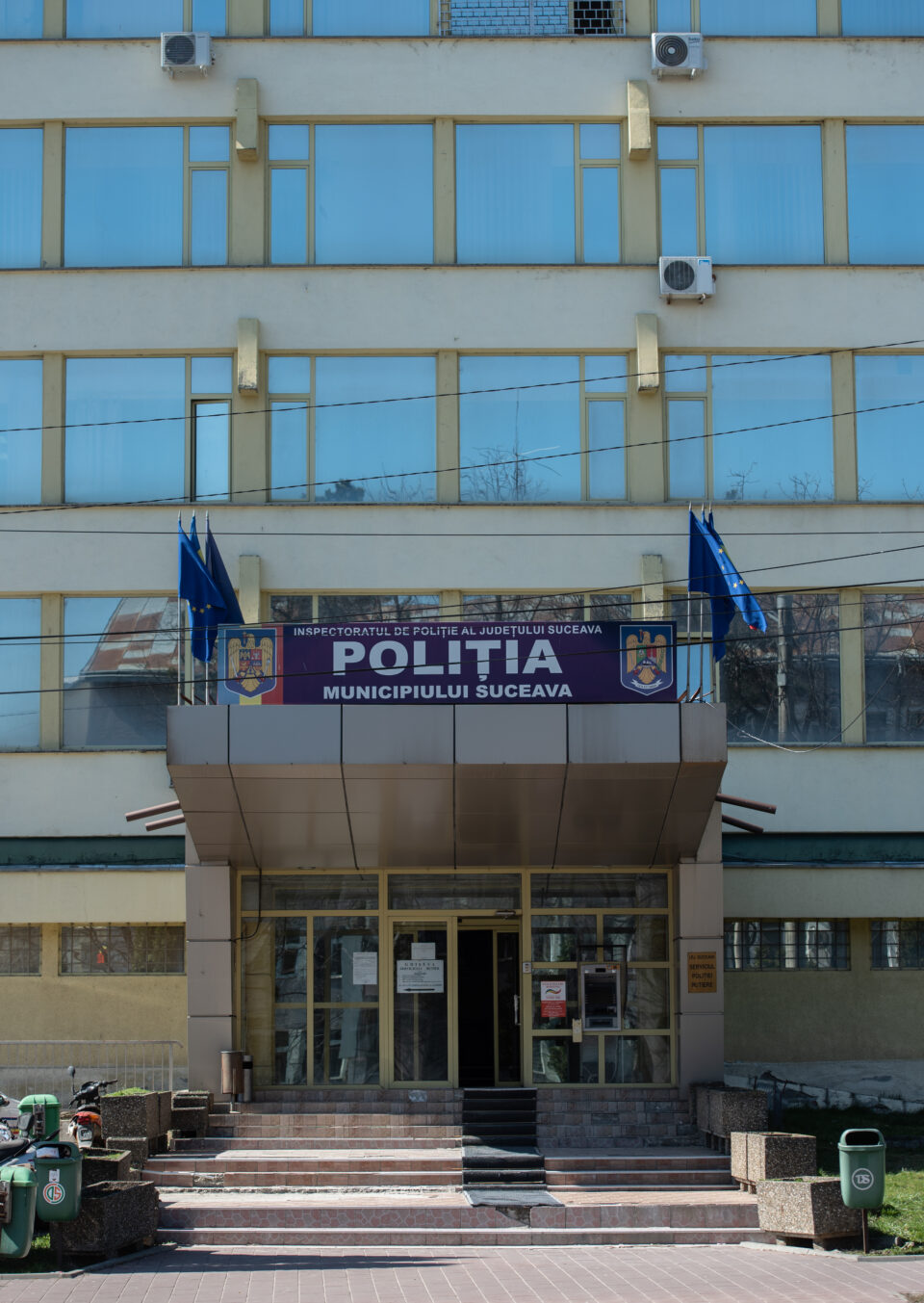Un tânăr care credea că a dat lovitura și și-a cumpărat încălțăminte de firmă, o nouă victimă a înșelăciunilor online