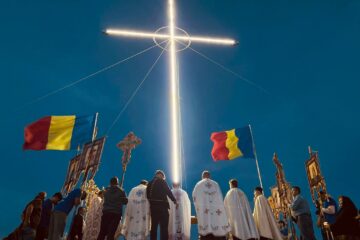 Sfințirea Crucii de pe Dealul Observatorului din Cumpărătura – semn de credință și jertfă