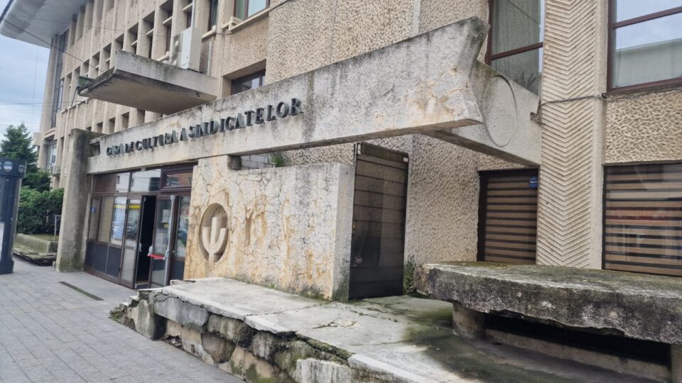 Elevi fără scenă la balul bobocilor. Liceele caută soluții după închiderea Casei de Cultură