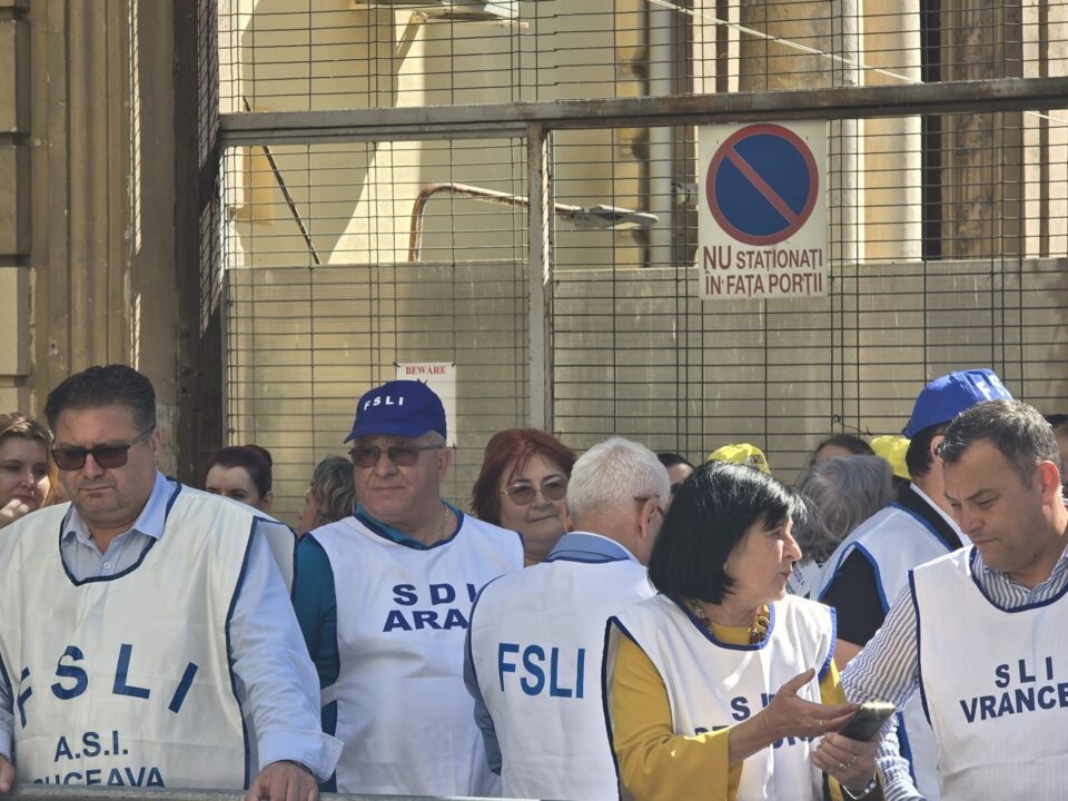 Liderii sindicatelor din educație, în protest tăcut la București
