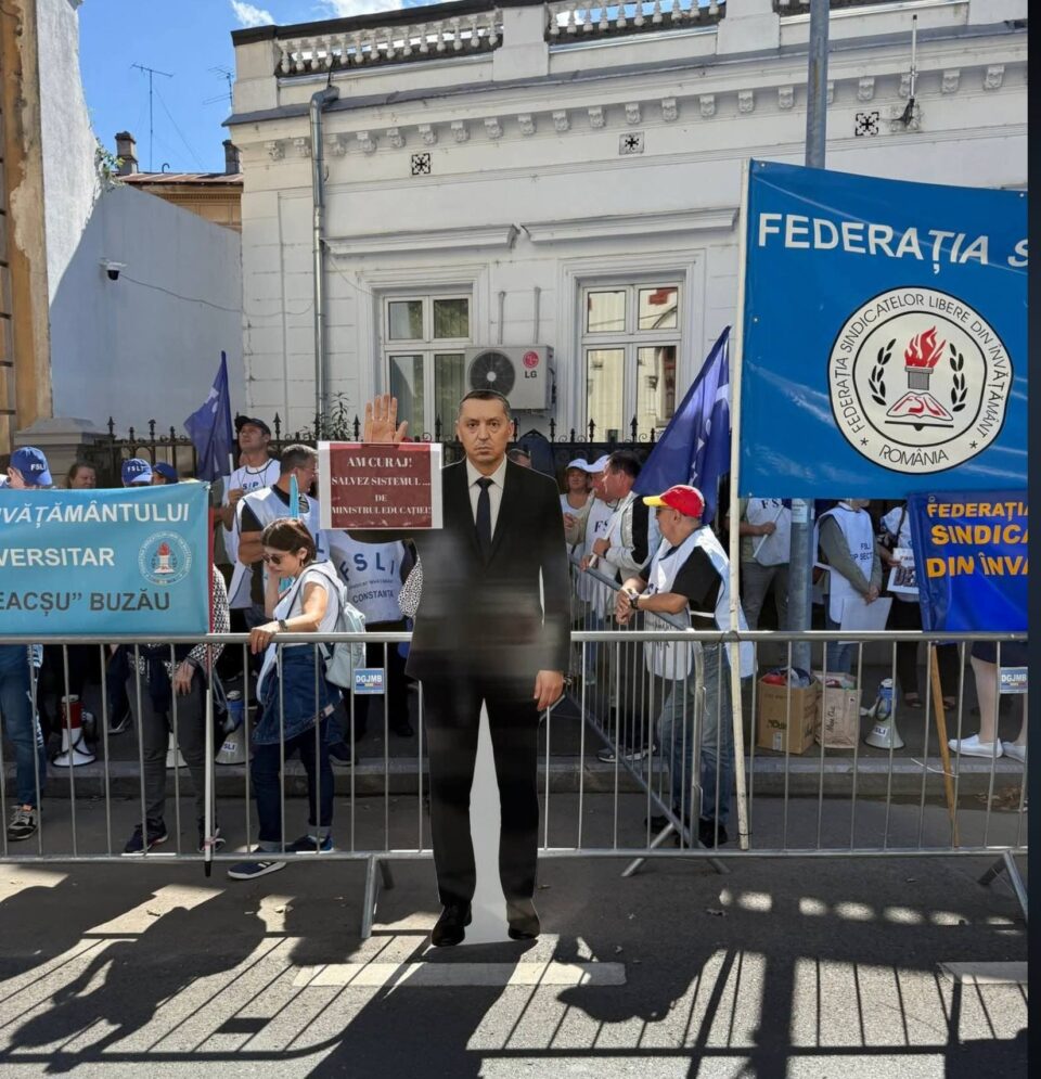 Liderii sindicatelor din educație, în protest tăcut la București