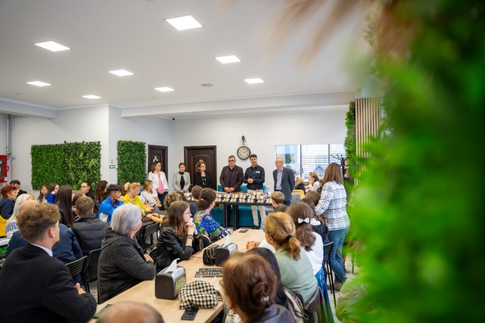 45 de adolescenți și tineri din sistemul de protecție, premiați pentru rezultate deosebite la învățătură ori la competiții sportive și artistice