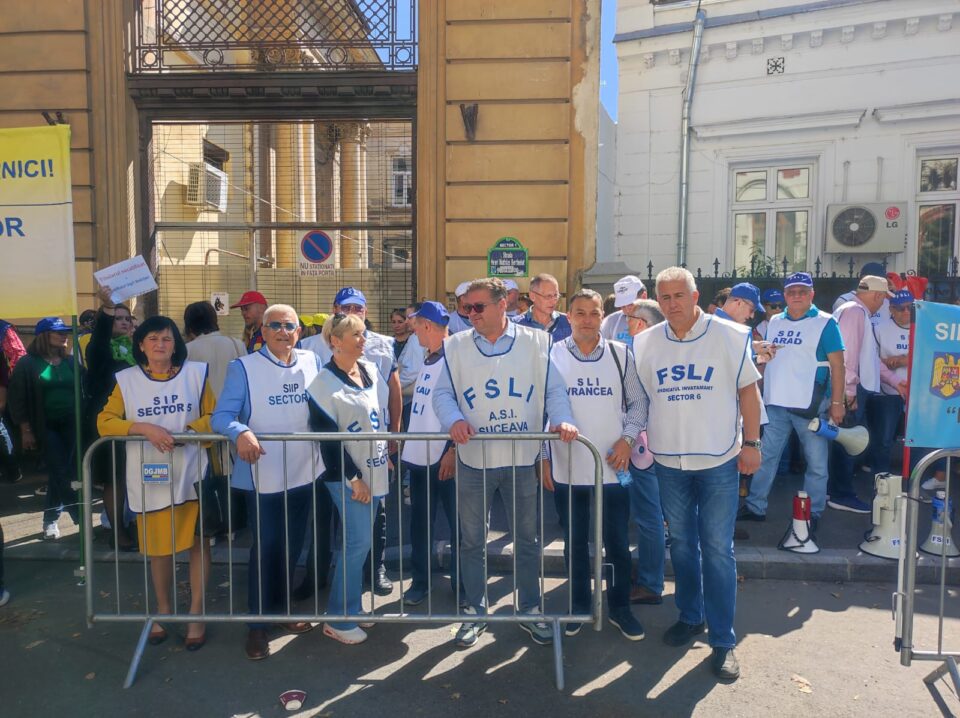 Liderii sindicatelor din educație, în protest tăcut la București