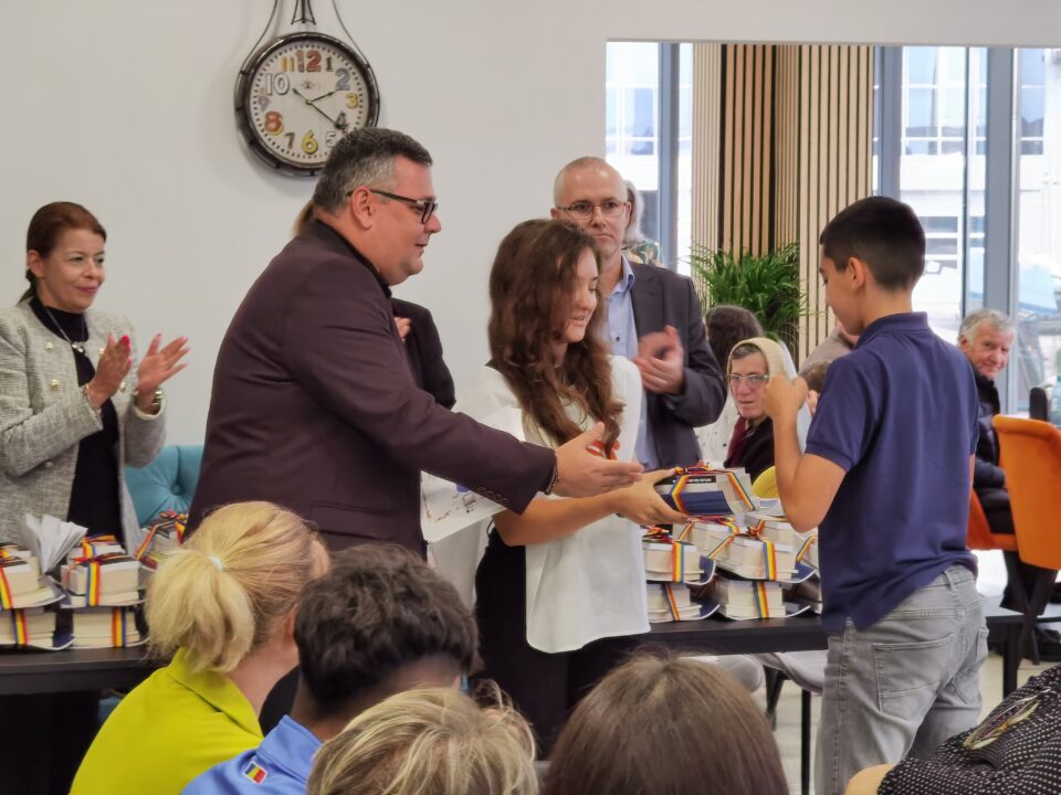 45 de adolescenți și tineri din sistemul de protecție, premiați pentru rezultate deosebite la învățătură ori la competiții sportive și artistice