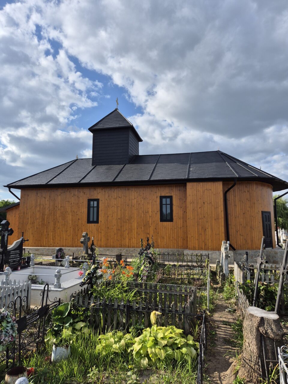 Biserica veche de lemn „Sf. Dumitru”, Parohia Nicani – Zamostea, sărbătorește, duminică, „100 de ani de existență”