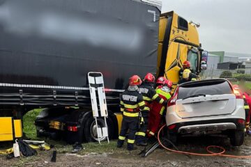 Adolescenta de 15 ani, rănită grav în accidentul rutier de la Pătrăuți, a pierdut lupta pentru viață