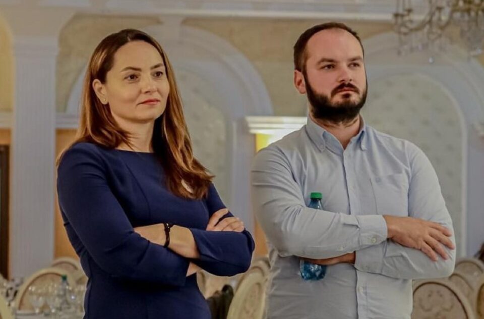 Fostul prim-vicepreședinte AUR Suceava, Daniel Prelipcean, și președinta POT, Anamaria Gavrilă