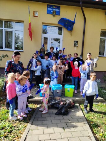 Liceul Teoretic „Iorgu Vârnav Liteanu” din Liteni – implicare activă în Campania Națională de Curățenie „Let’s Do It, Romania!”
