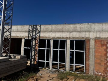 Cu o experiență de 26 de ani în domeniu, constructorii de la Frasinul lucrează în forță la noul campus USV de la Moara