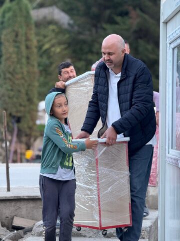 USR Suceava aduce speranța la Broșteni, cu un sprijin concret pentru familia Murariu, grav afectată de inundațiile devastatoare