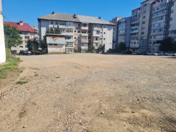 Spațiile unde au fost demolate garajele din Obcini, utilizabile ca parcări