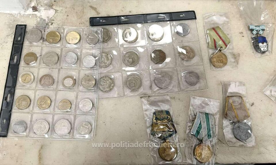 Monede vechi, de colecție, și medalii, posibil de patrimoniu, descoperite în Vama Siret
