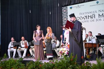 Trofeul „Sofia Vicoveanca” de la Vicovu de Jos a fost câștigat de un tânăr artist nevăzător. De ziua ei, marea doamnă a cântecului bucovinean a primit “Ordinul Sfântului Ioan cel Nou”