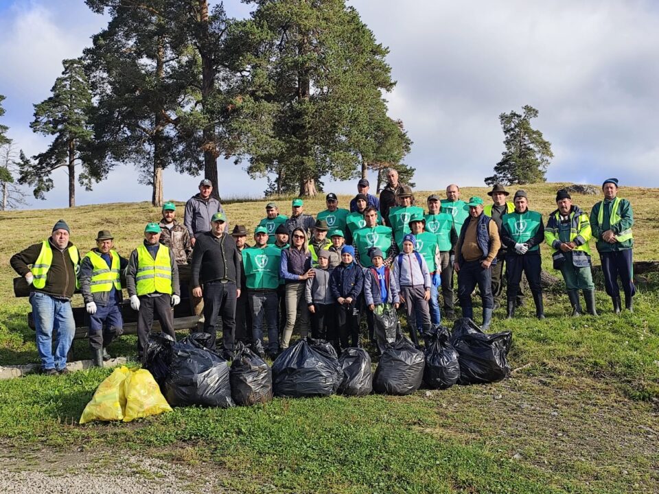Mobilizare impresionantă la Direcția Silvică Suceava în Ziua Națională de Curățenie