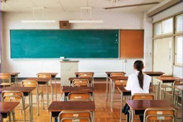 Profesoară de sport, nevoită să predea istorie și informatică pentru completarea normei