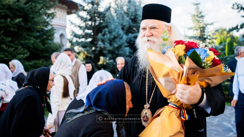 Decalogul vârstnicului – scrisoare așezată pe inimă, ca o mână pe umăr, pe drumu’ de-ntors către Casă