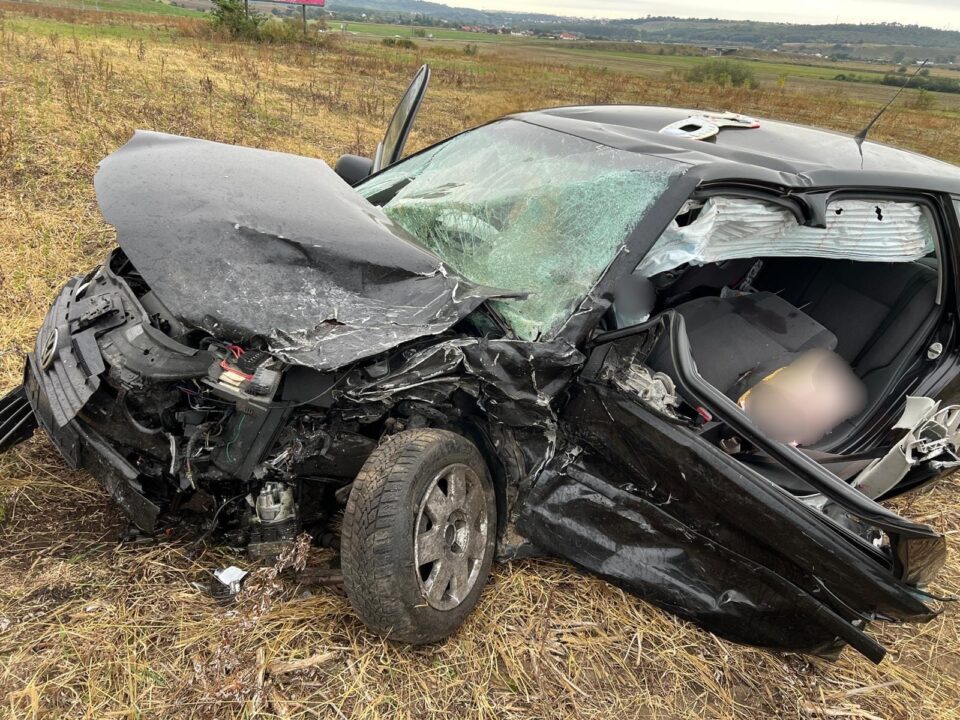 Doi adulți și un minor, răniți în urma unui accident rutier produs în zona Pătrăuți