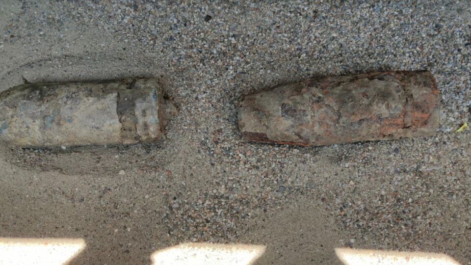 Un adevărat depozit de muniție, descoperit în albia pârâului Neagra