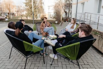 Studenții universității din Suceava vor fi întâmpinați în acest an de „Doamna Toamnă” din flori