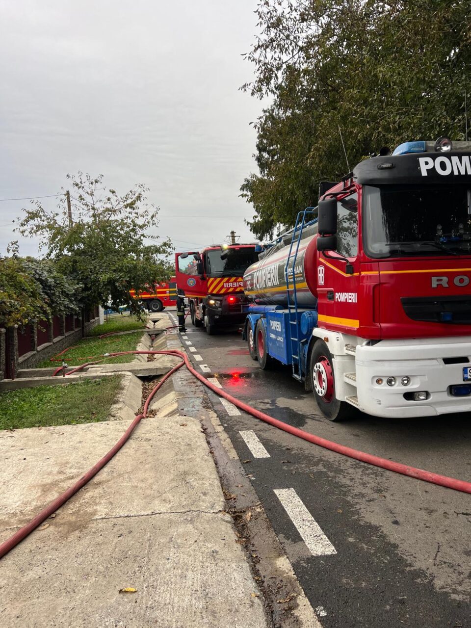 Pagube mari după un incendiu în gospodăria unui fermier