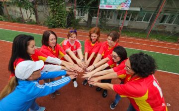 Elevi și profesori ai Colegiului Tehnic Rădăuți, împreună pentru mișcare, de Ziua europeană a sportului școlar