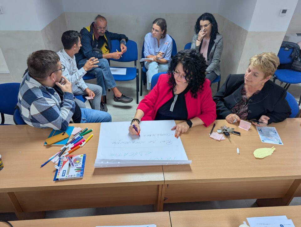 Zeci de copii necăjiți din comunități sucevene, ajutați să rămână în familie