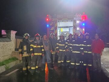 O gospodărie din satul Bogata, comuna Baia, a luat foc în miez de noapte de la un scurtcircuit