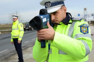 Șofer cu permisul suspendat, depistat în trafic pentru că mergea cu viteză prea mare