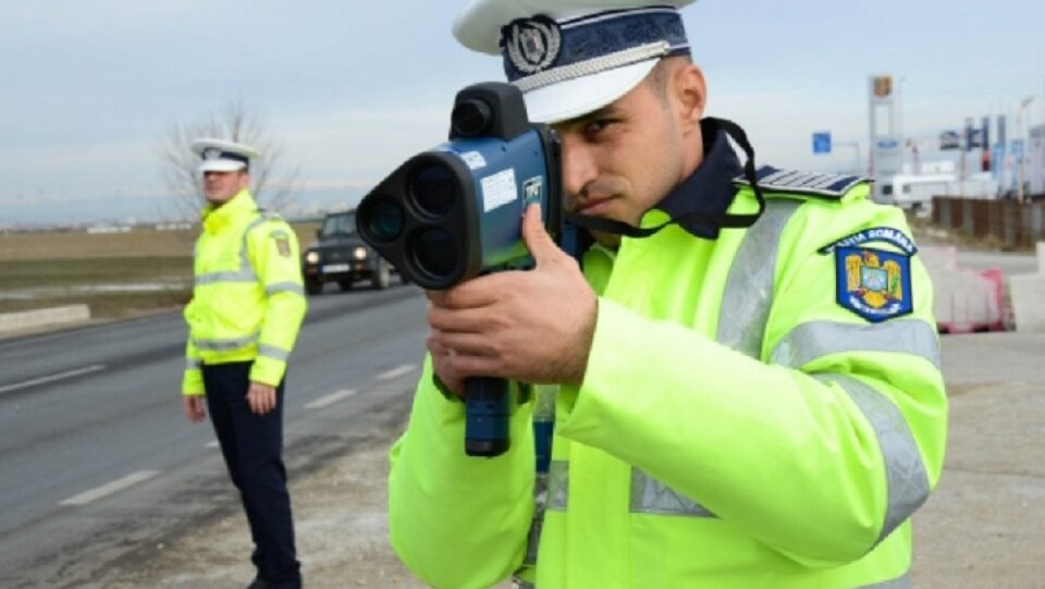 Șofer cu permisul suspendat, depistat în trafic pentru că mergea cu viteză prea mare