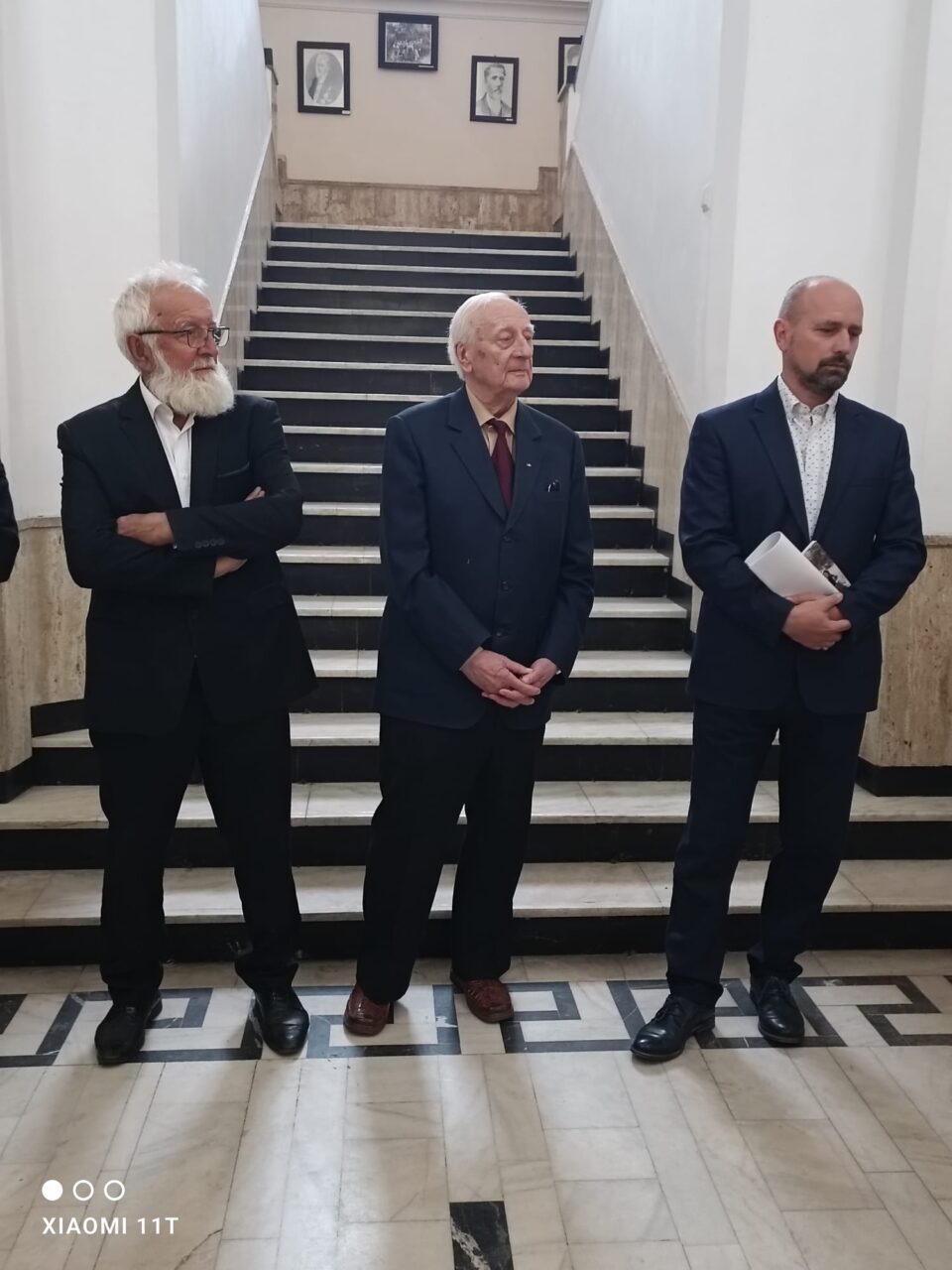Lucrări de pictură și realizări în tehnici proprii au deschis orizontul unei noi expoziții ”Simfonii de toamnă”, semnată Radu Bercea, la Fălticeni