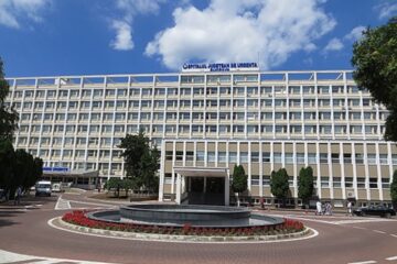 A ajuns la spital după ce tractorul pe care îl conducea s-a răsturnat