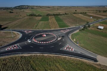Șoldan s-a ținut de promisiune și l-a ajutat pe primarul din Horodnic de Sus să finalizeze noul sens giratoriu de pe DN 17A între Rădăuți și Marginea