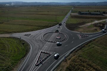 Șoldan s-a ținut de promisiune și l-a ajutat pe primarul din Horodnic de Sus să finalizeze noul sens giratoriu de pe DN 17A între Rădăuți și Marginea