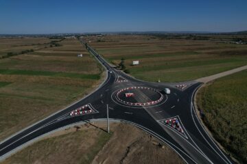 Șoldan s-a ținut de promisiune și l-a ajutat pe primarul din Horodnic de Sus să finalizeze noul sens giratoriu de pe DN 17A între Rădăuți și Marginea