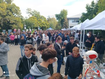 „Noaptea Cercetătorilor” a adunat vineri o lume a curioșilor pe esplanada USV, pentru a intra în lumea științei și cercetării