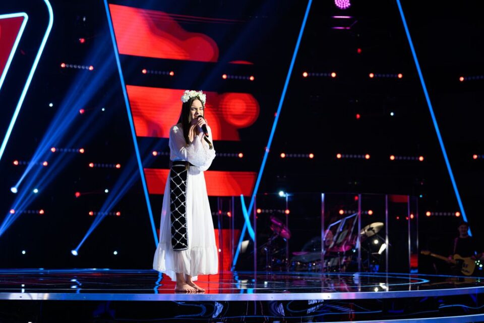 Denisa Puițău, fata care a întors toate scaunele la ”Vocea României” și pentru care s-a folosit ”butonul magic”