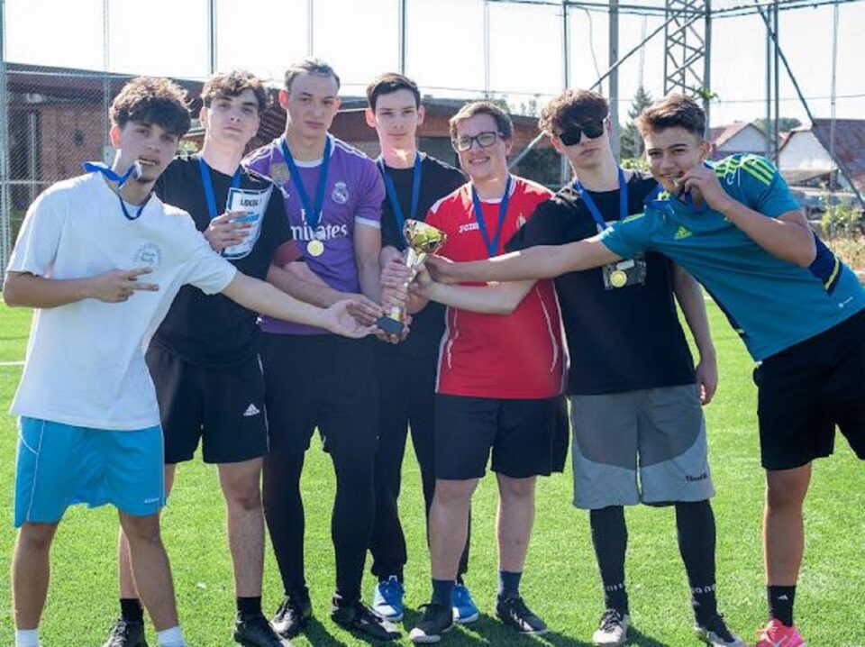 Liceenii Colegiului ”Mihai Eminescu”, ambasadori ai mișcării, de Ziua europeană a sportului școlar