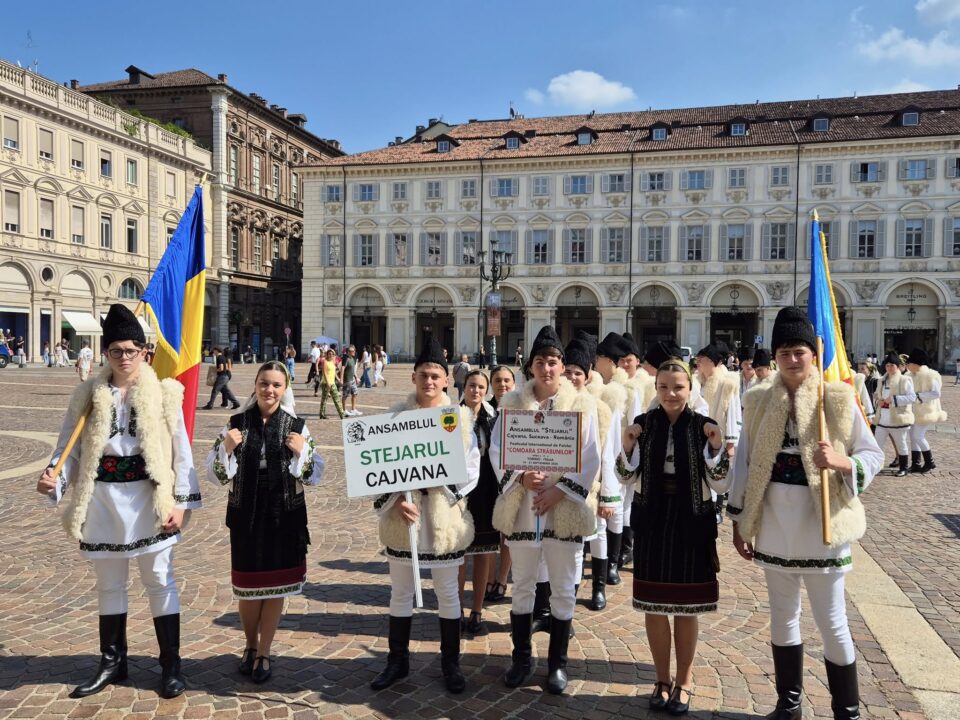 Ansamblul Folcloric „Stejarul” din Cajvana a strălucit la Torino